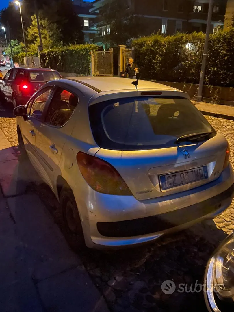 Peugeot 207 2006 photo 2