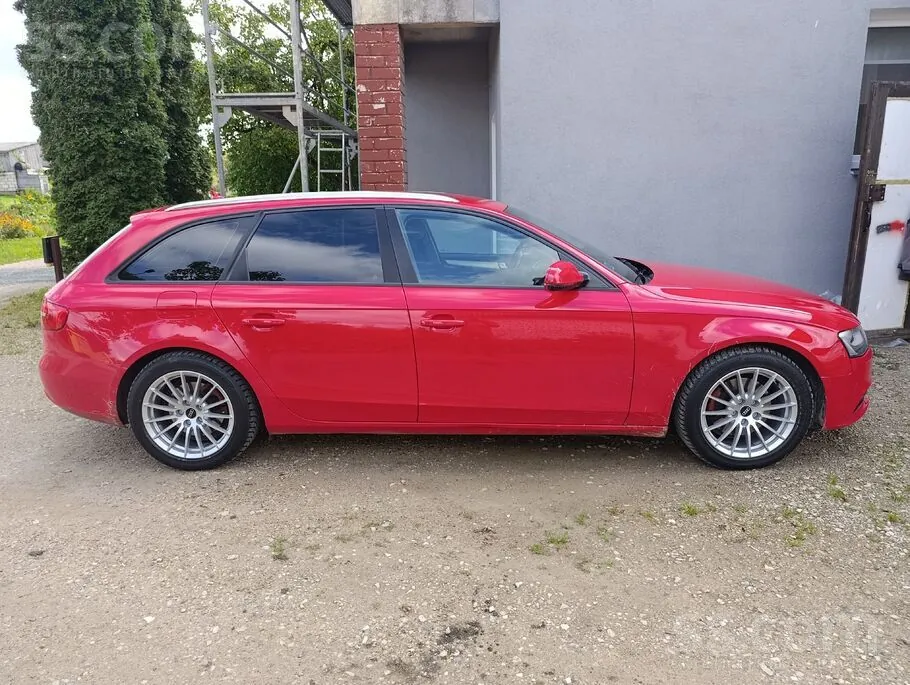 Audi A4 2012 photo 2