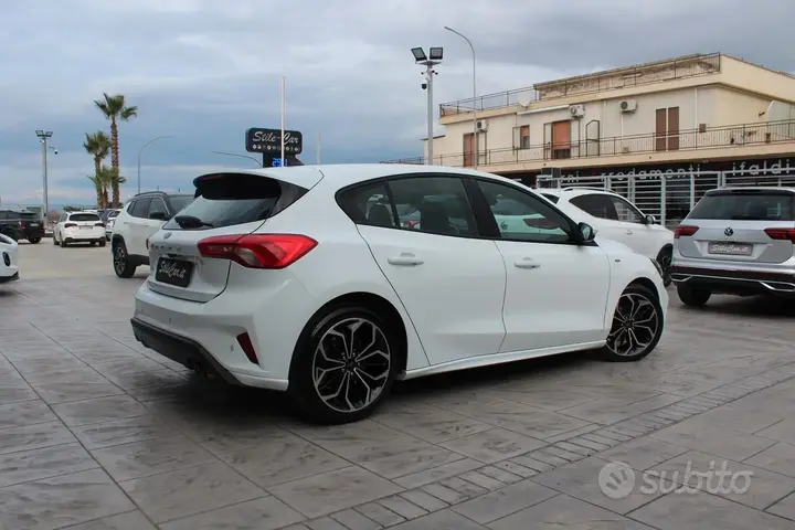 Ford Focus 2021 photo 2