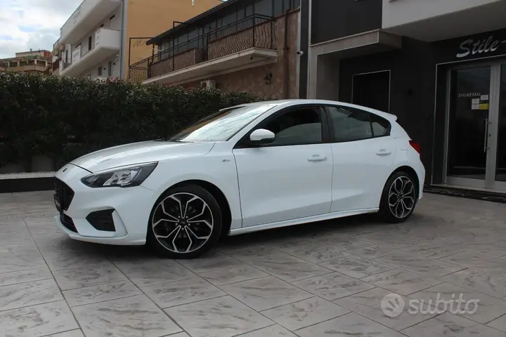 Ford Focus 2021 photo 3