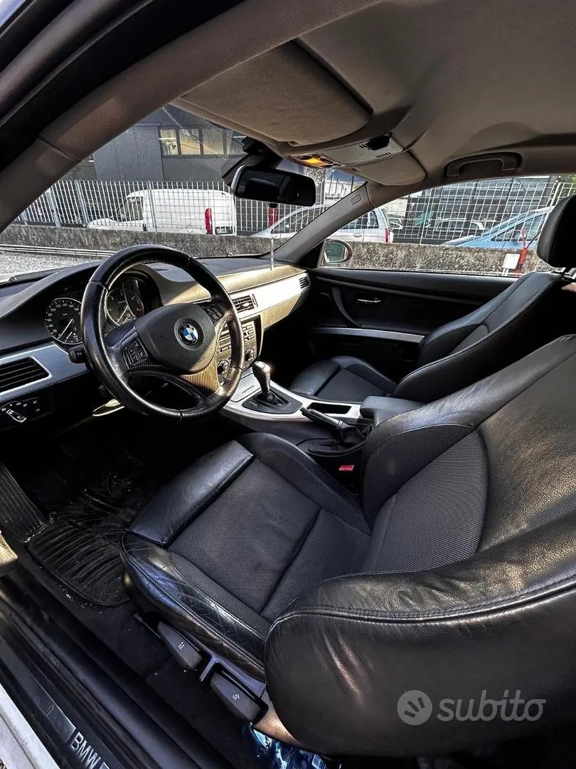 BMW 3 Series 2010 photo 5