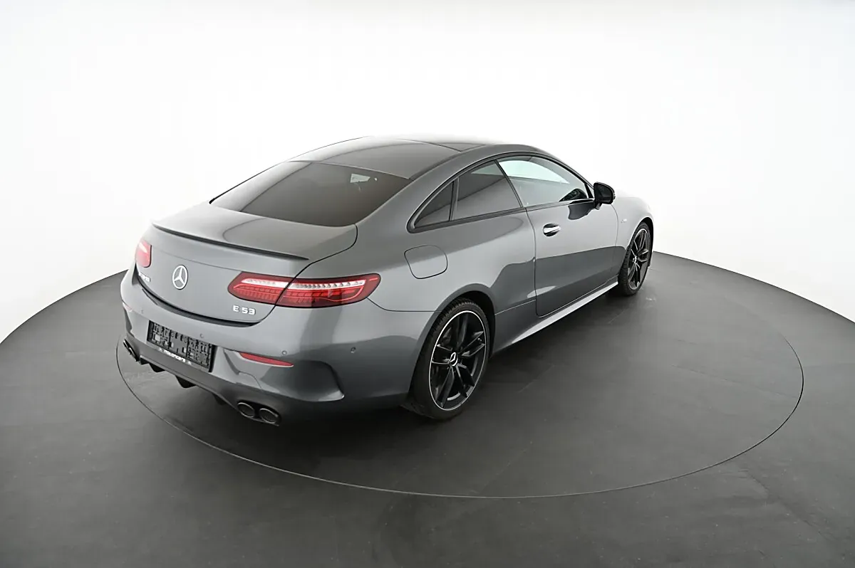 Mercedes-Benz E-Class 2022 photo 2