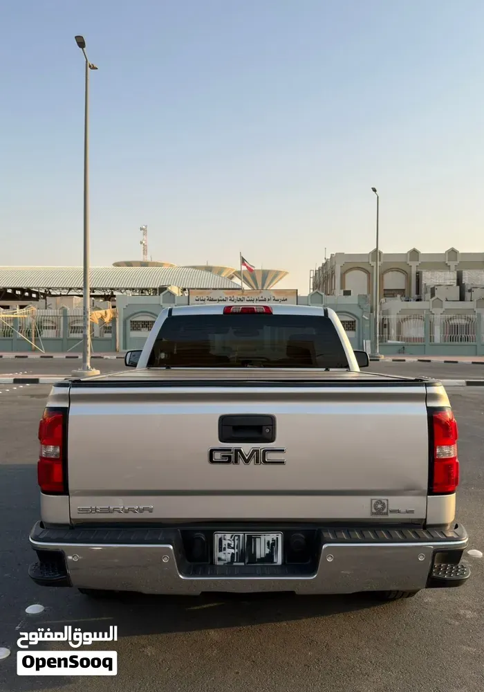 GMC Sierra 2018 photo 2