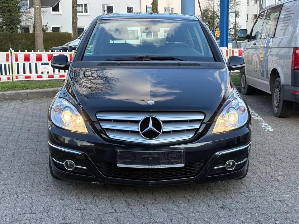 Mercedes-Benz B 200
