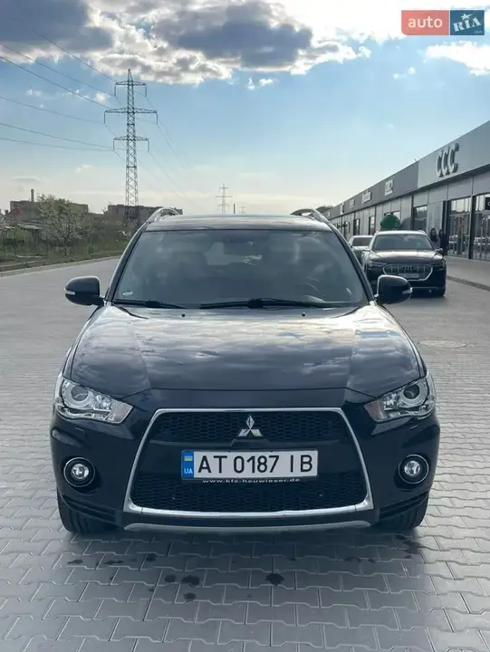 Mitsubishi Outlander 2010 photo 2