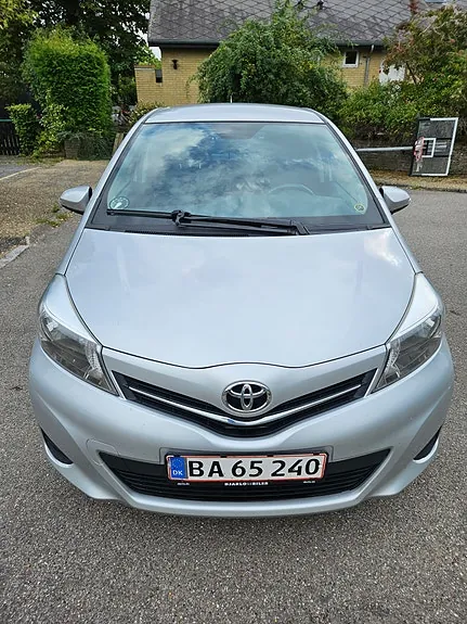 Toyota Yaris 2011 photo 4