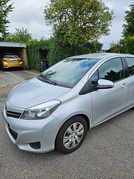 Toyota Yaris 2011 photo 3