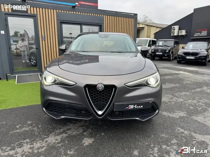 Alfa Romeo Stelvio 2018 photo 2