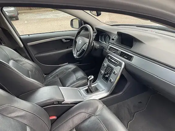 Volvo V70 2016 photo 2