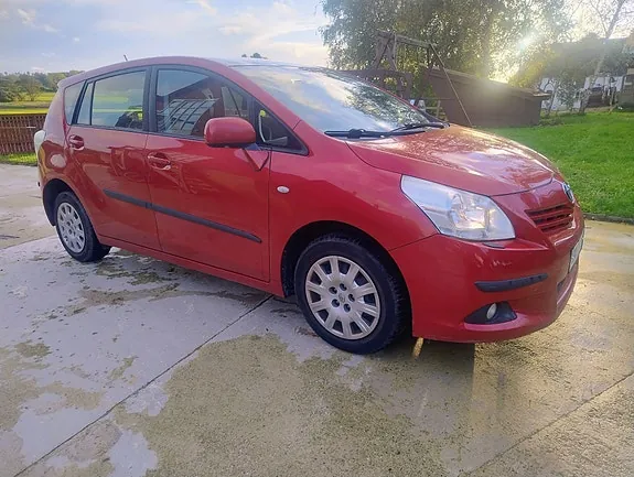 Toyota Verso 2010 photo 2