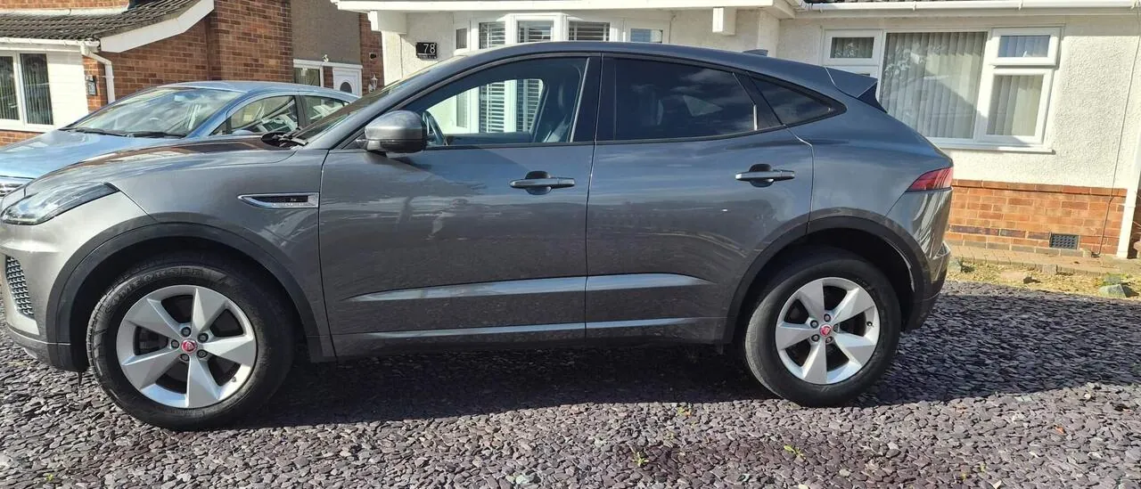 Jaguar E-Pace 2018 photo 3