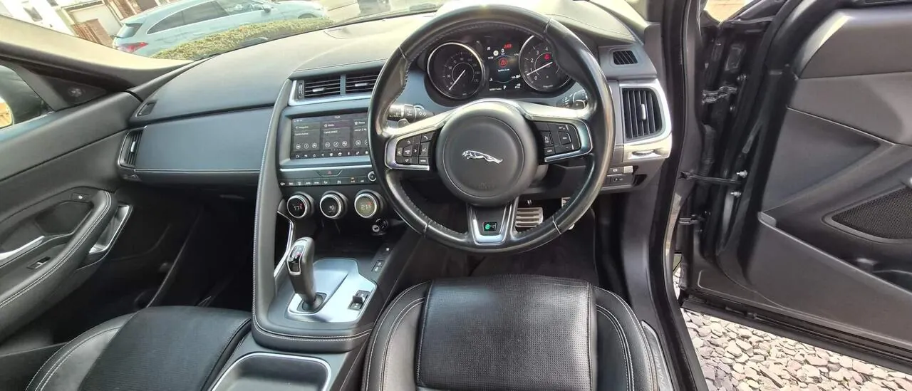 Jaguar E-Pace 2018 photo 5