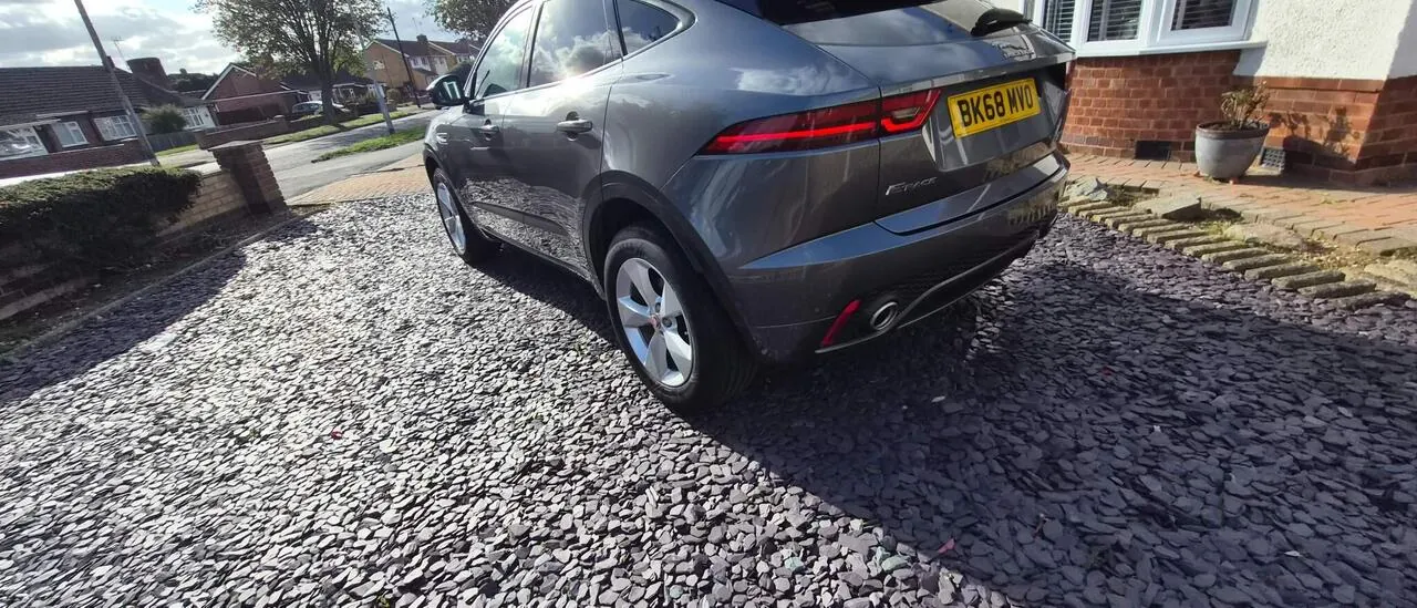 Jaguar E-Pace 2018 photo 2