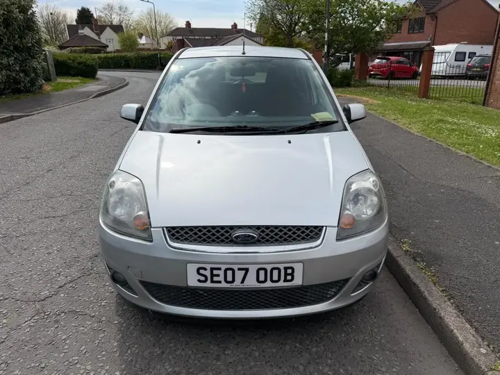 Ford Fiesta 2007 photo 2