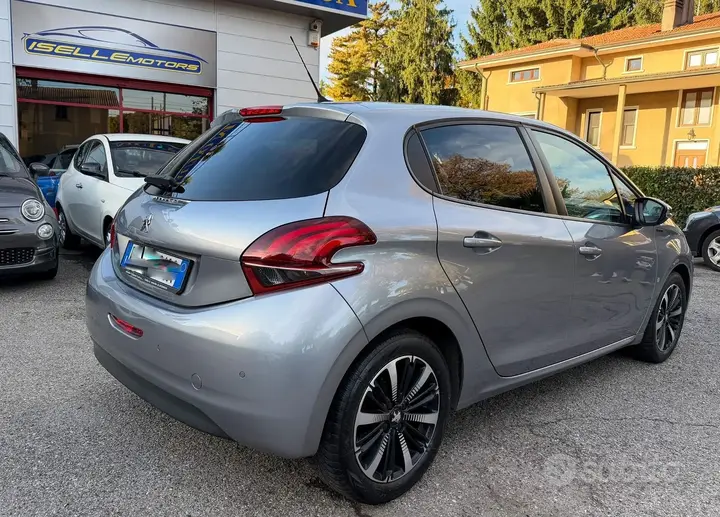 Peugeot 208 2018 photo 4