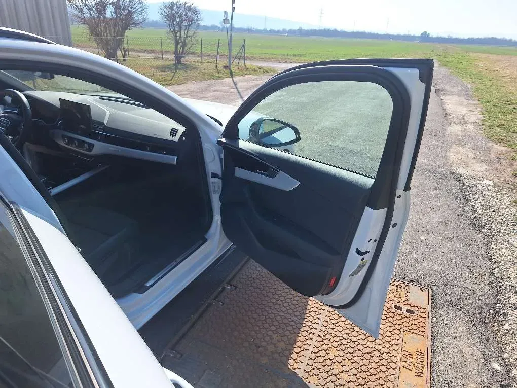 Audi A4 2024 photo 2