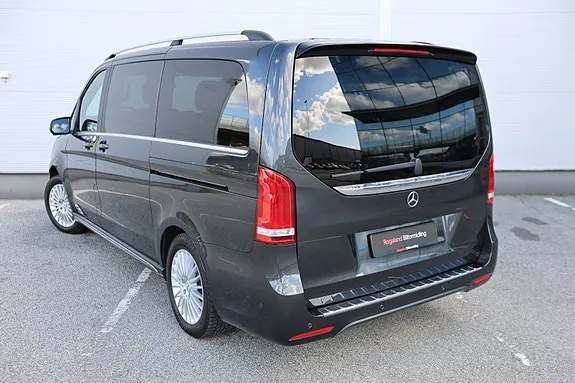 Mercedes-Benz Eqv300 2023 photo 3