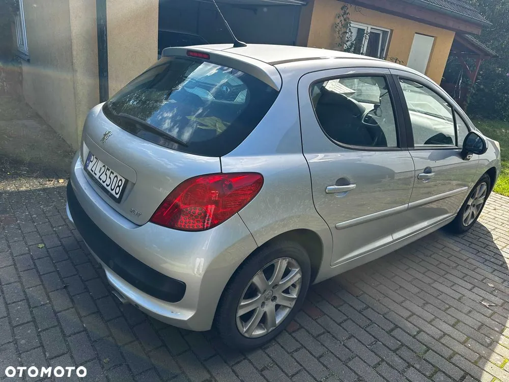 Peugeot 207 2007 photo 2