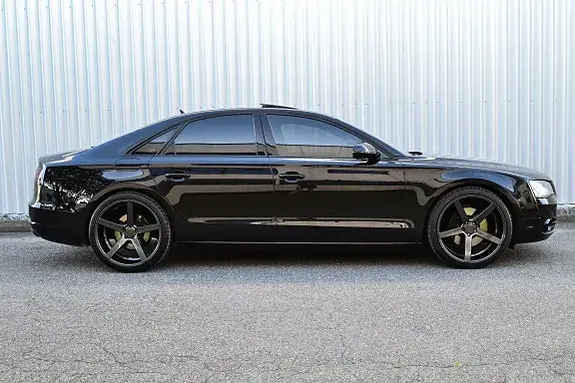 Audi A8 2013 photo 2