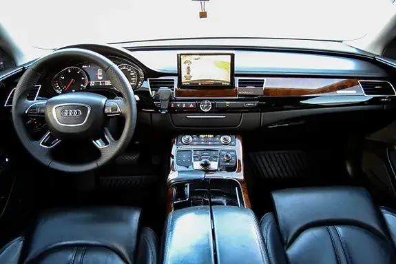 Audi A8 2013 photo 5