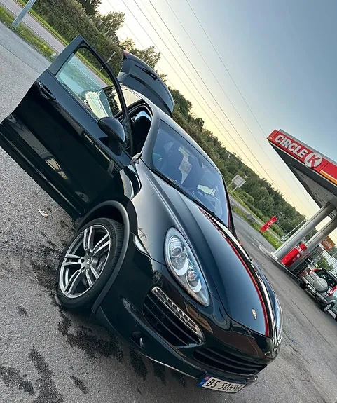 Porsche Cayenne 2012 photo 2