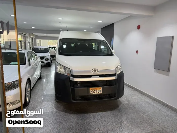 Toyota Hiace 2022 photo 2