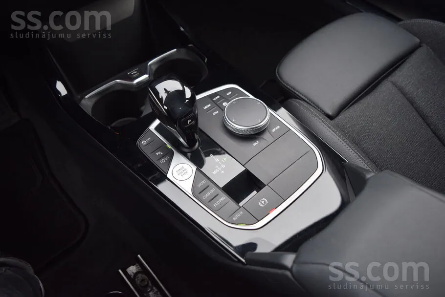 BMW 118Ia Sport Line 2019 photo 5