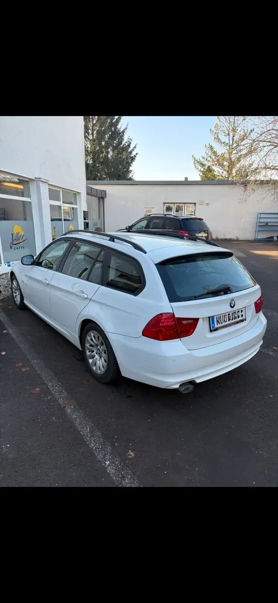 BMW 3 Series 2009 photo 2