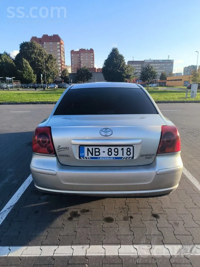 Toyota Avensis 2004 photo 2