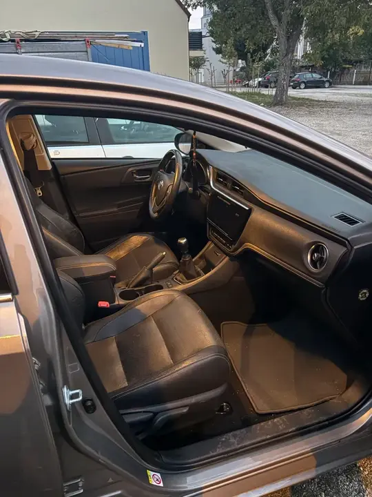 Toyota Auris 2015 photo 3