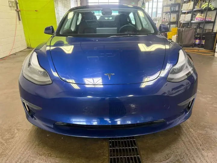 Tesla Model 3 2022 photo 2