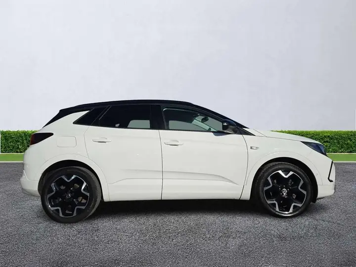 Vauxhall Grandland 2023 photo 3