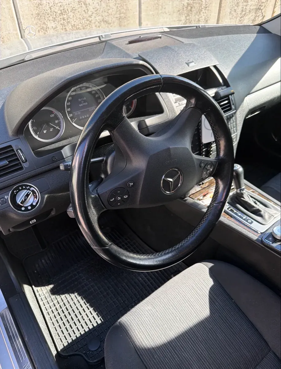 Mercedes-Benz C-Class 2009 photo 2