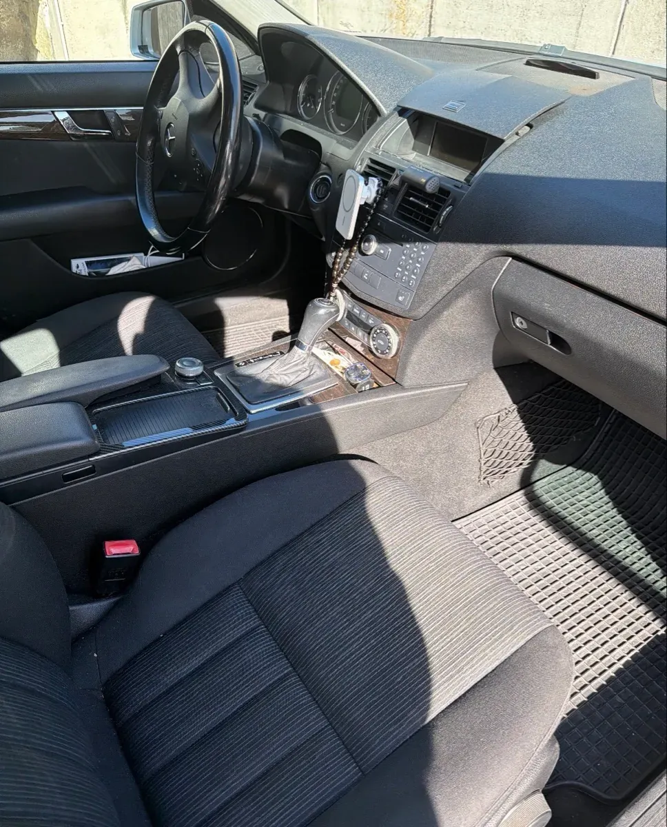 Mercedes-Benz C-Class 2009 photo 3