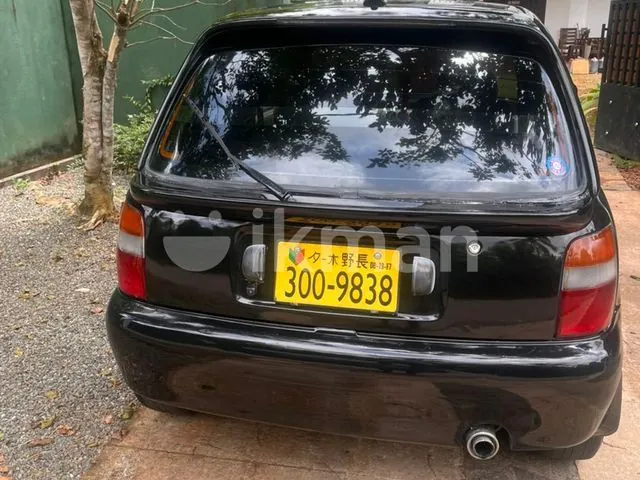 Nissan March 1995 photo 5
