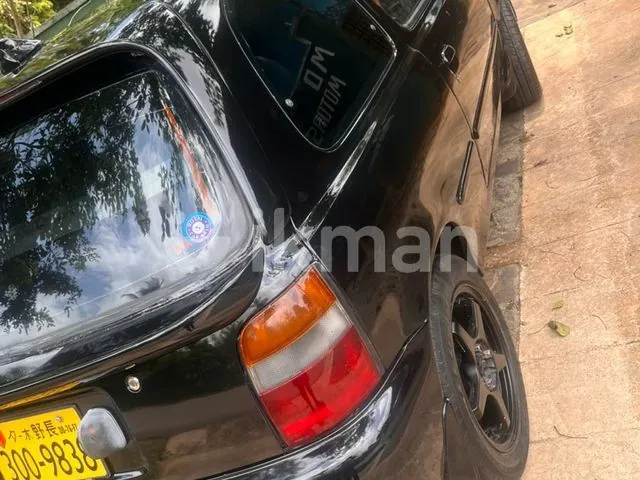 Nissan March 1995 photo 4