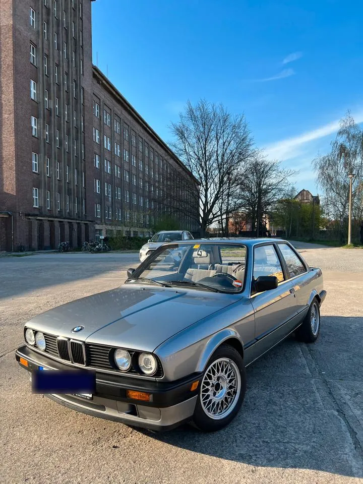 BMW E30