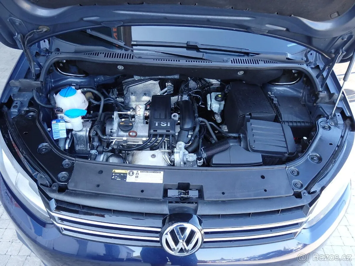 Volkswagen Touran 2012 photo 4
