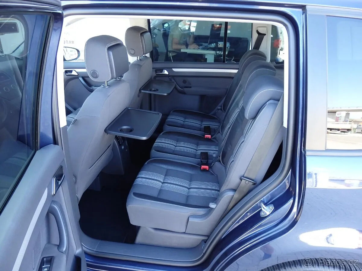 Volkswagen Touran 2012 photo 3