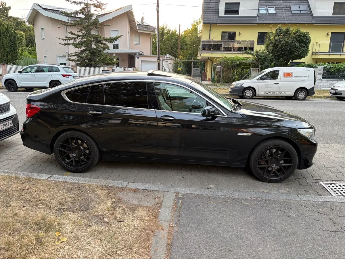 BMW 5 Series 2010 photo 3