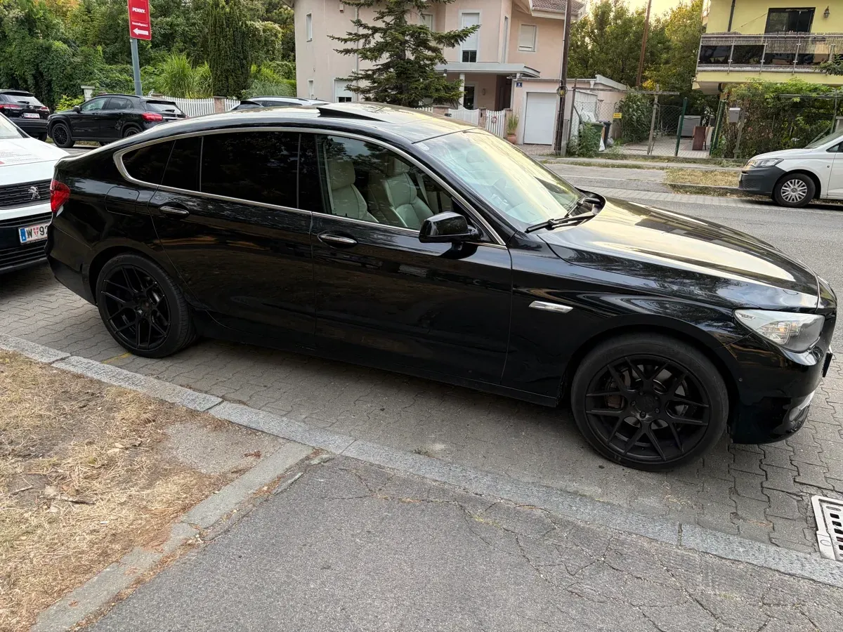 BMW 5 Series 2010 photo 2