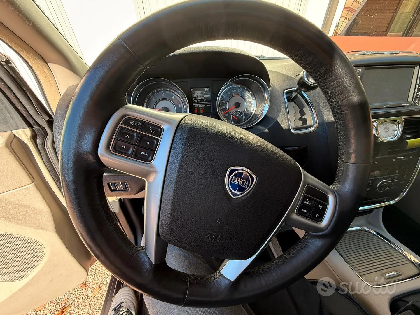 Lancia Voyager 2012 photo 5