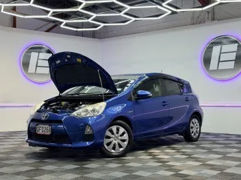Toyota Aqua 2013 photo 4