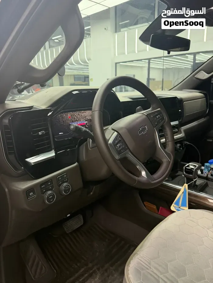 Chevrolet Silverado 2025 photo 2