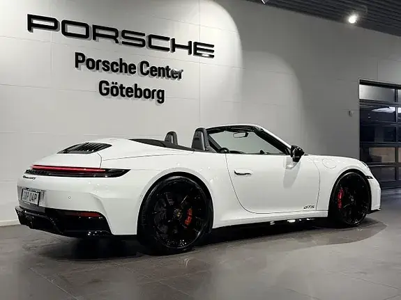 Porsche 911 Carrera 4 Gts 2025 photo 4