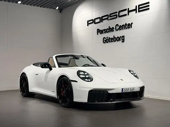 Porsche 911 Carrera 4 Gts 2025 photo 2