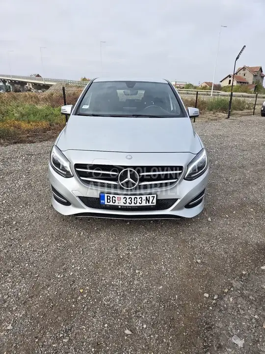 Mercedes-Benz B 180
