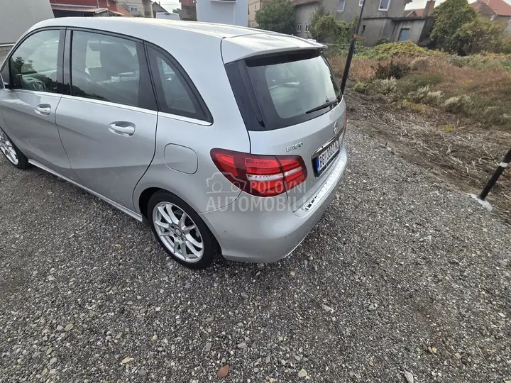 Mercedes-Benz B 180 2015 photo 4