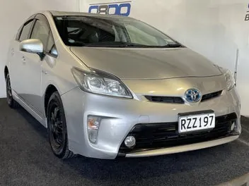 Toyota Prius 2014 photo 2