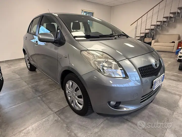 Toyota Yaris 2009 photo 2